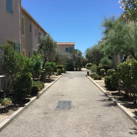 Charming With Shared-pool In The Alpilles. Holiday home *