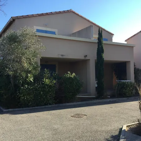 Charming With Shared-pool In The Alpilles.